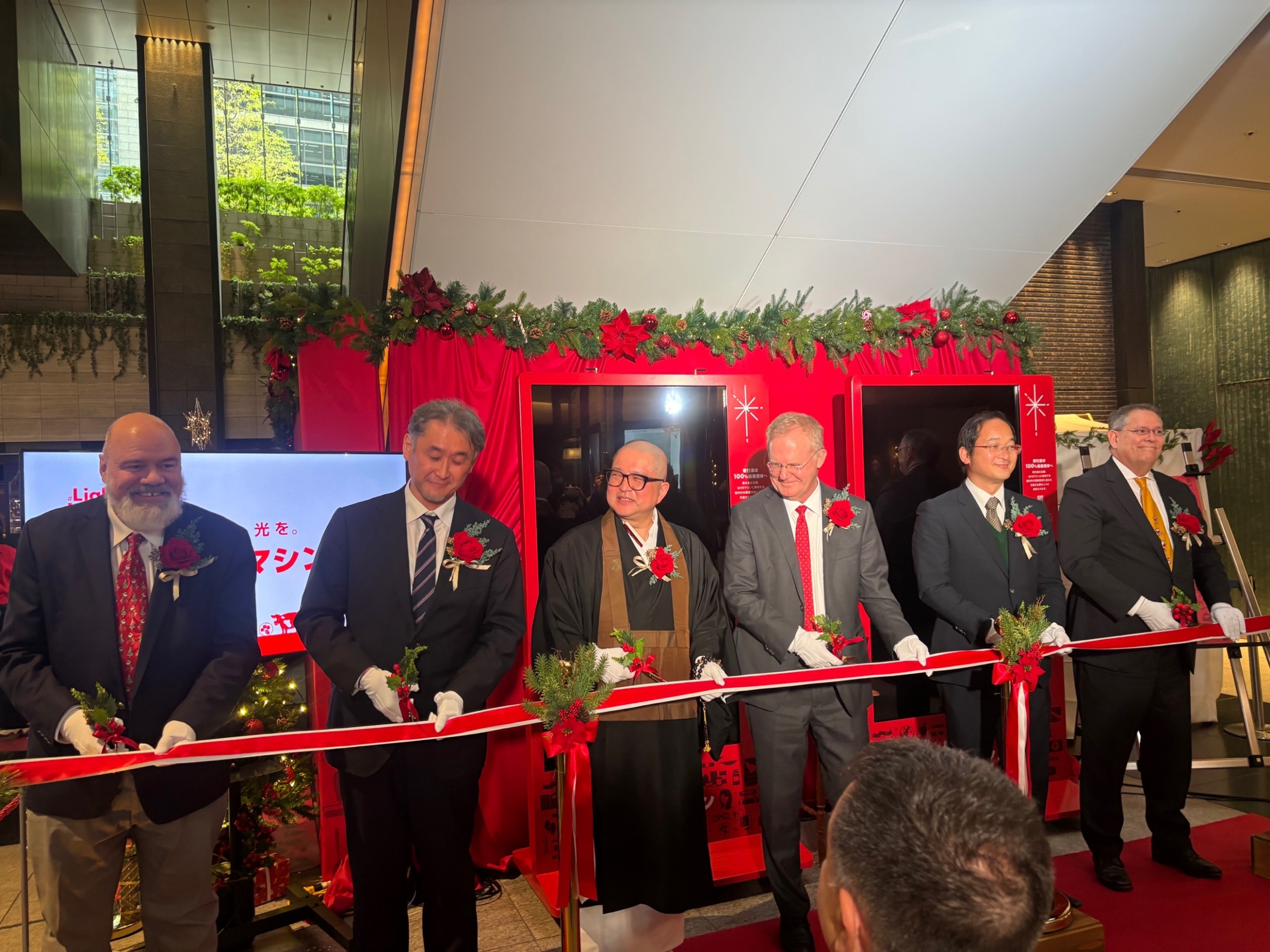 希望を届ける新しい寄付型自販機「GIVEマシン」が日本に初上陸